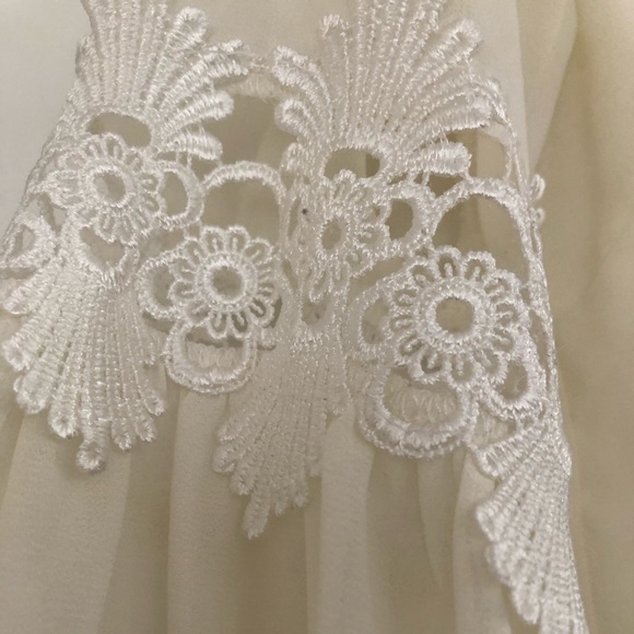 F21 Cream blouse - Picture 3 of 3